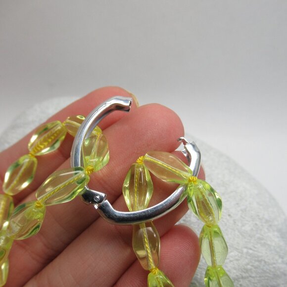 Uranium glass bead necklace - Picture 7 of 13